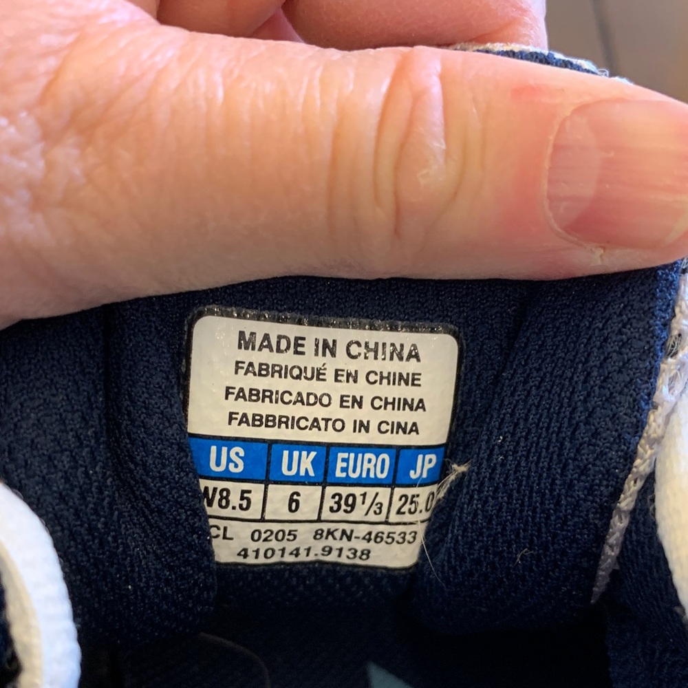 Mizuno Women’s White and Blue Athletic Shoes - Picture 7 of 7